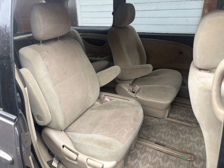 Toyota estima 7 seater