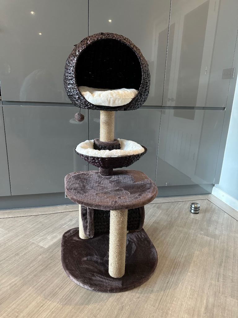 Pets at home wicker Smokey high hideaway cat scratch tree