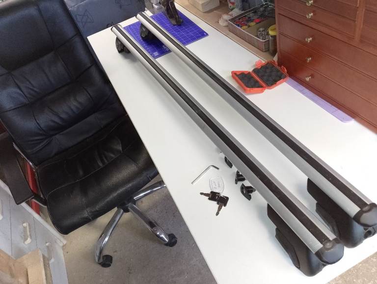 Summit car roof bars