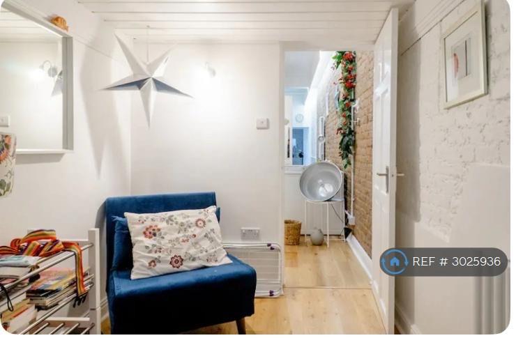 1 bedroom flat in Lexham Gardens, London, W8 (1 bed) (#3025936)