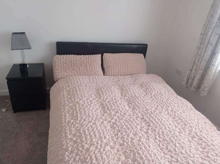 Spacious Fully Furnished Double Room to rent in Colindale