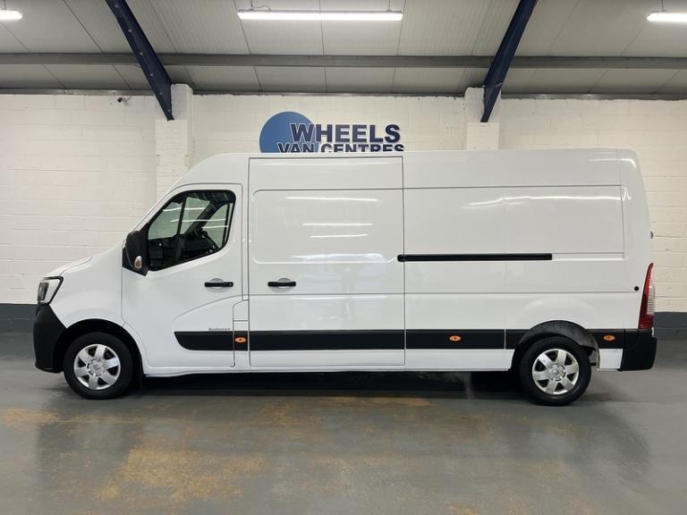 2023 Renault Master LM35dCi 135 Business+ Medium Roof Van PANEL VAN DIESEL Manual