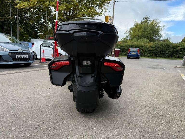 2022 Can-Am Spyder F3 Limited 1330cc 6 speed semi automatic trike