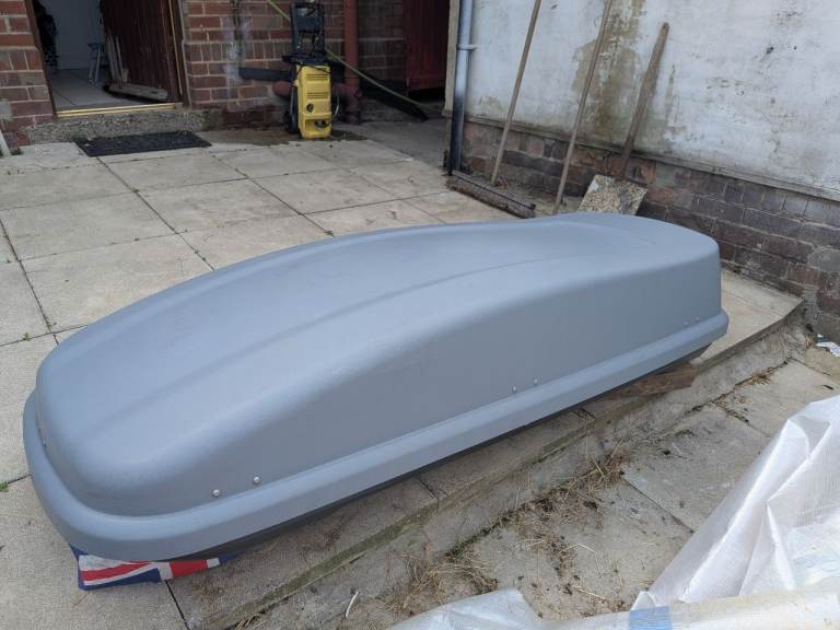 Roof box
