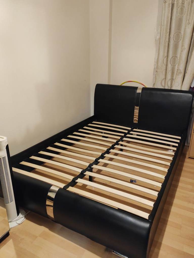 King size bed 