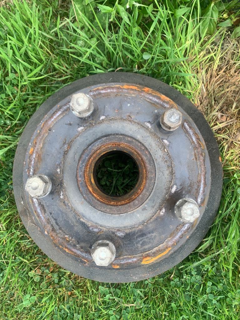 Knott hub and 13”trailer rim