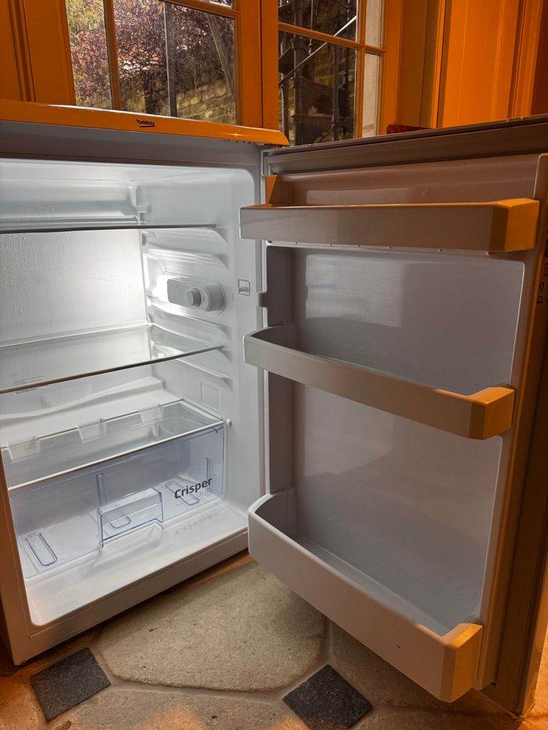 BEKO Fridge Under Counter Freestanding - WHITE