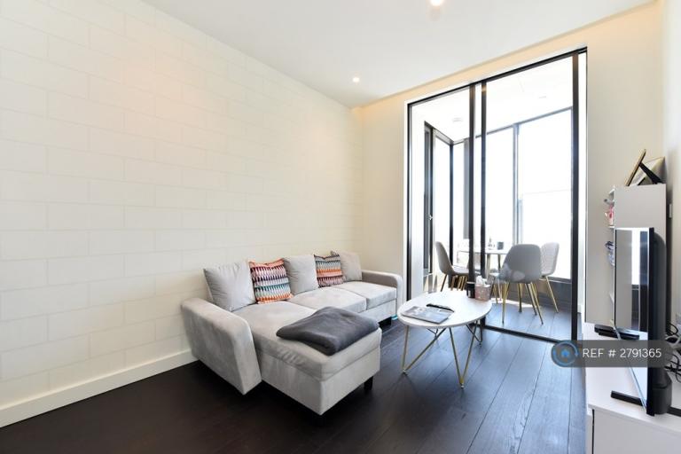 1 bedroom flat in Bondway, London, SW8 (1 bed) (#2791365)