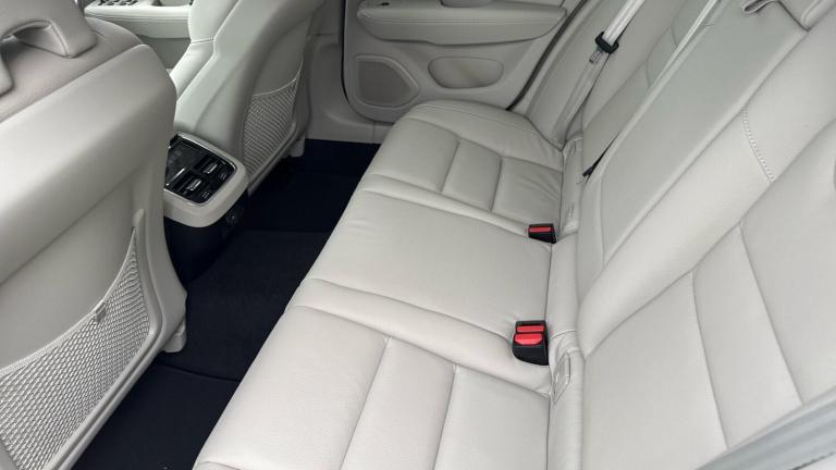 2025 Volvo V60 Plus, B4 Mild hybrid, Petrol, Dark ESTATE Petrol/Electric Hybrid Automatic