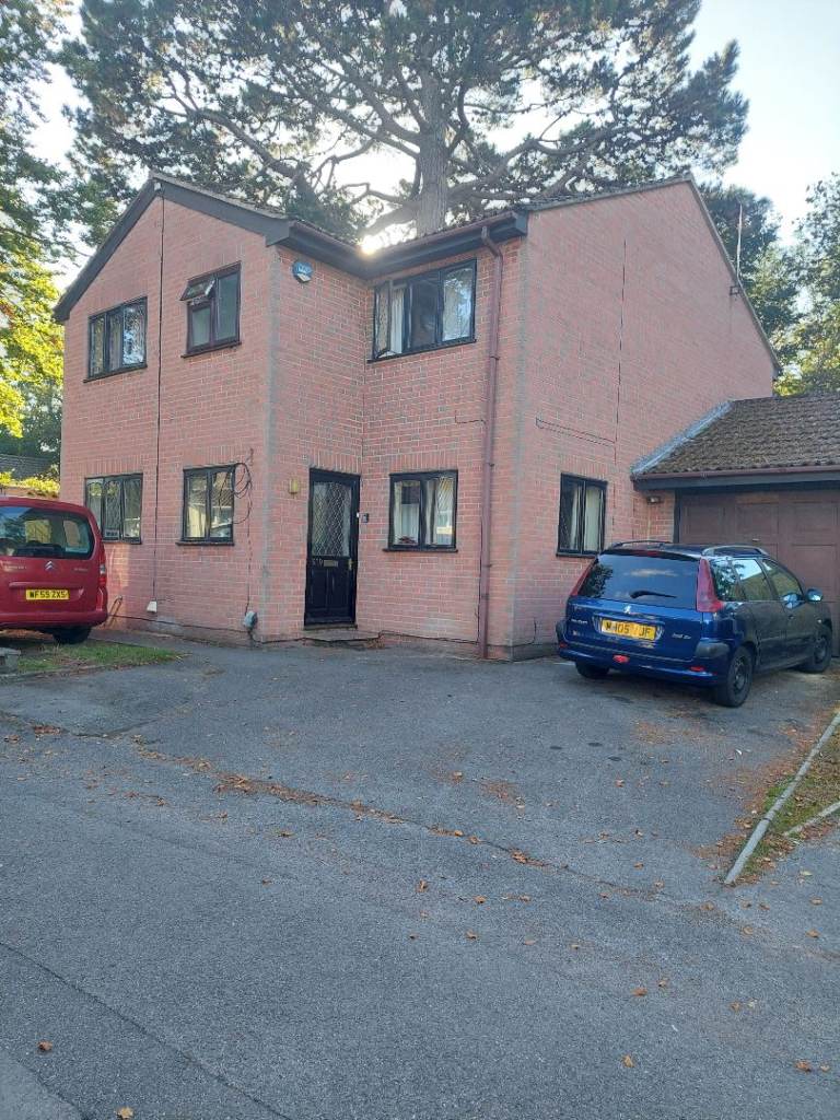 Lovely single room in well kept shared house.