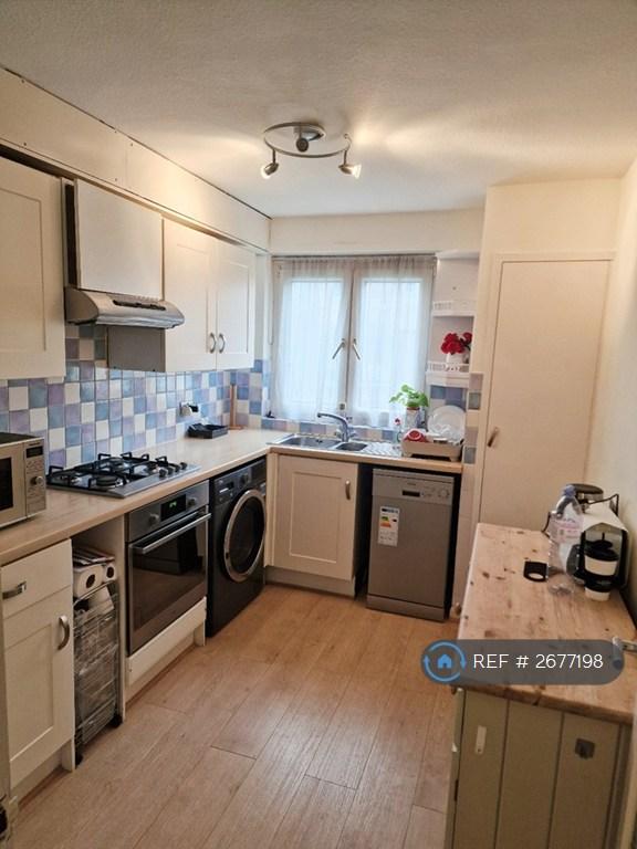1 bedroom flat in Grafton Close, Hounslow, TW4 (1 bed) (#2677198)
