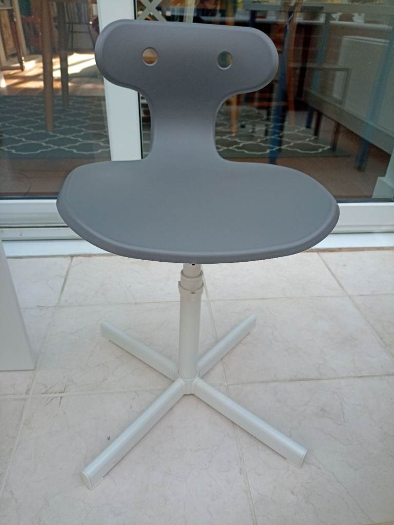 Desk chair, simple design, stable and solid, very good condition