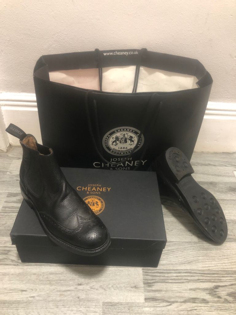 Joseph Cheaney & Sons Black Leather Chelsea brogue Boots Size UK 8.5 EURO 42 – As Good As New.