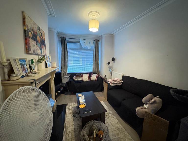  Extremely Well Presented Newly Refurbished Two Double Bedroom on Donegall Road close to Hospitals