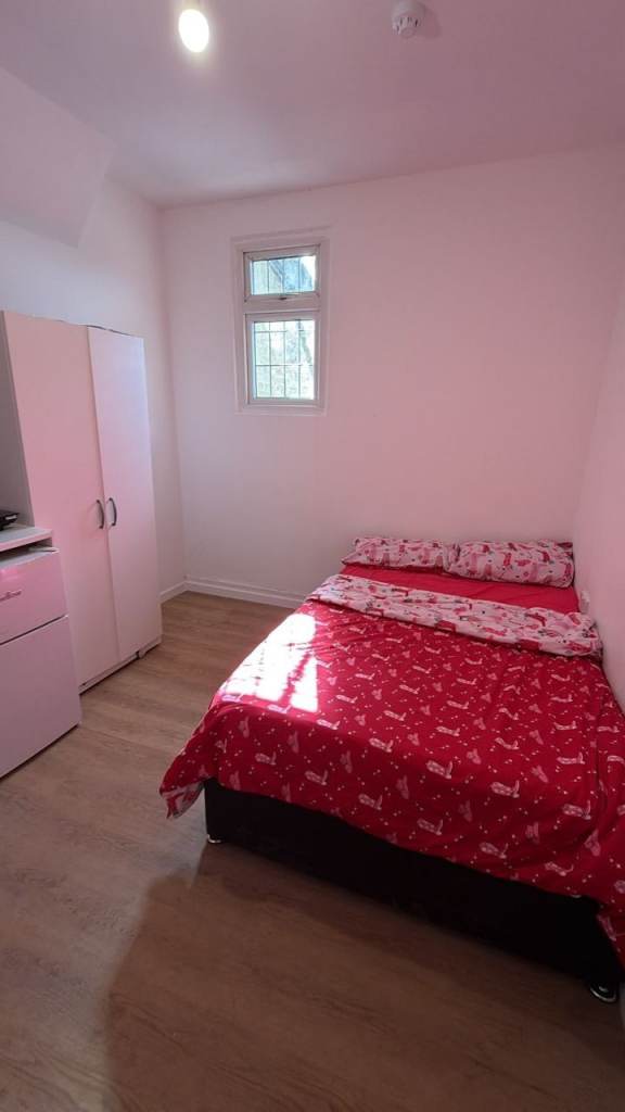 Studio flat in Croydon.
