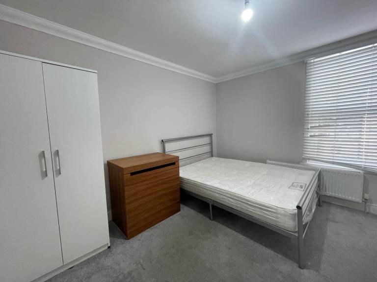 Ensuite Double Bedroom Cambridge Road Seven Kings IG3 8LY.