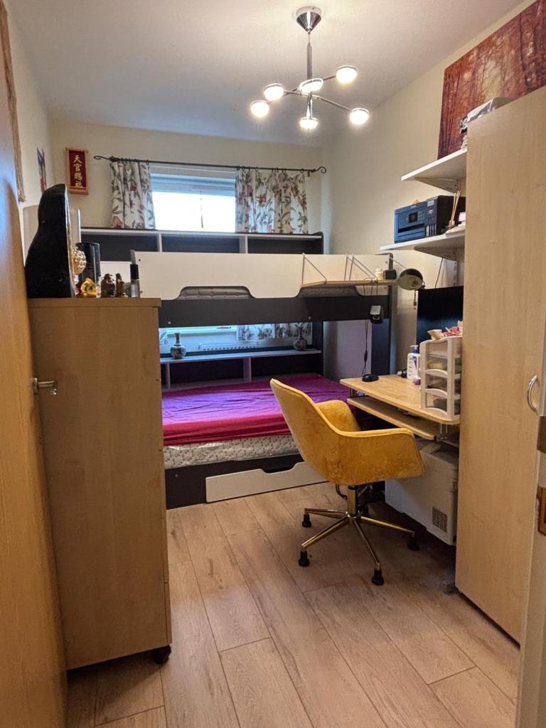 London Full furnitures single room to let