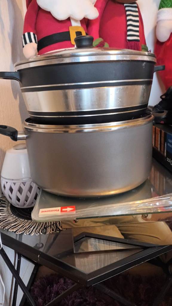 2 x Extra large cooking pots