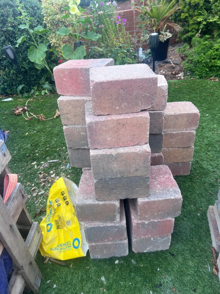 Around 30 Red Heather Paving Blocks - Fair Condition