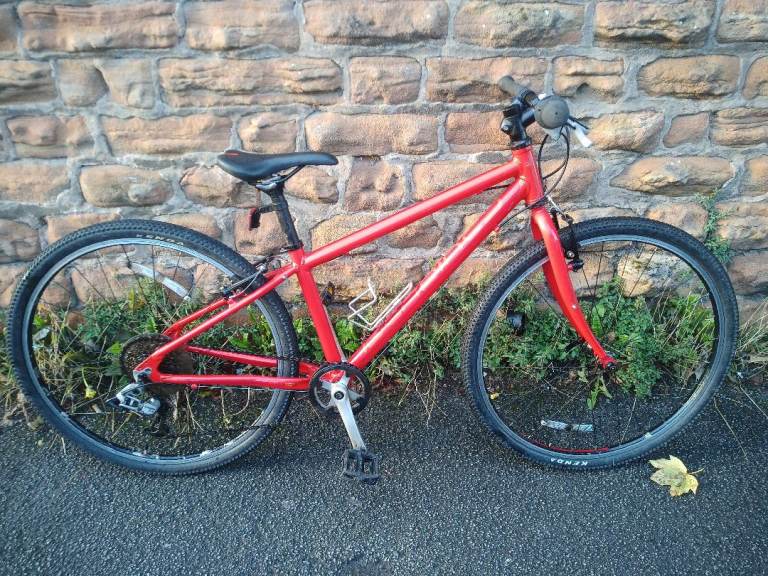 Isla beinn 26 lightweight hybrid kids junior small adult bike light weight red