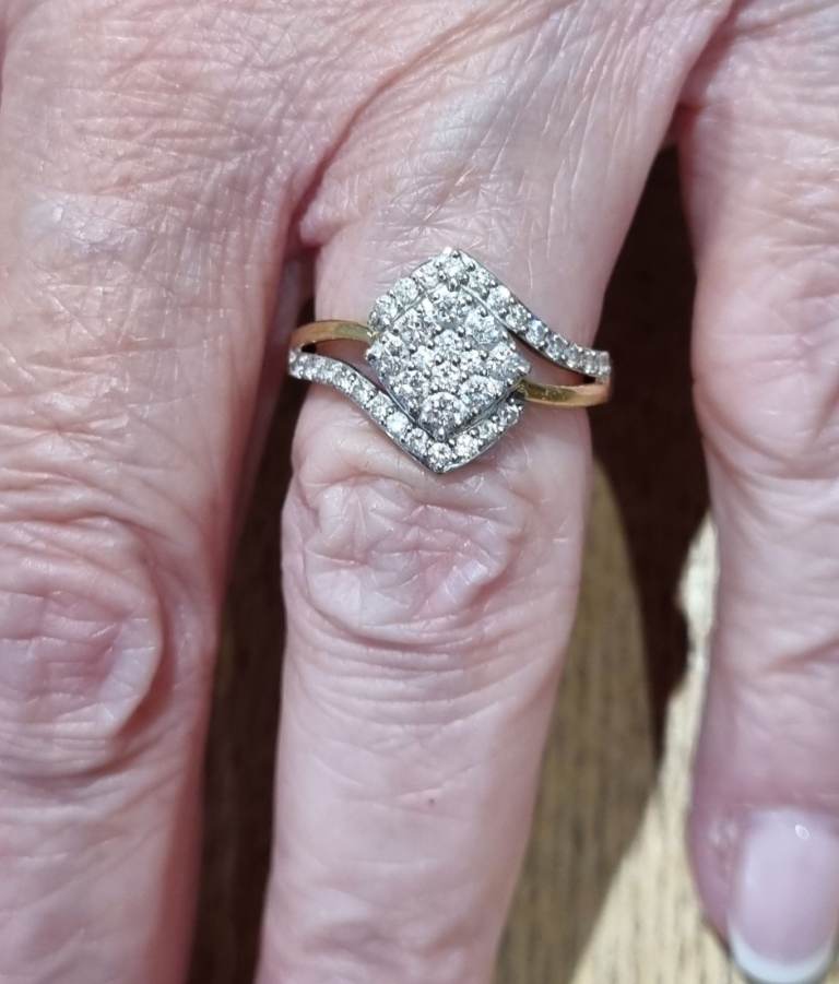 Gold 9ct Diamond cluster ring.  0.50ct. 
