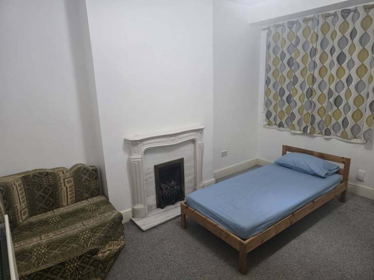 Large Double Room | £450 All Bills Inc | Family Home | Birmingham ✨