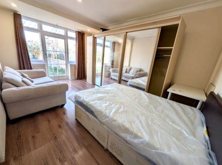 💖 Single & Double Room Available | Gorgeous Property | Ilford IG1 1AA | Bills Included 🏠