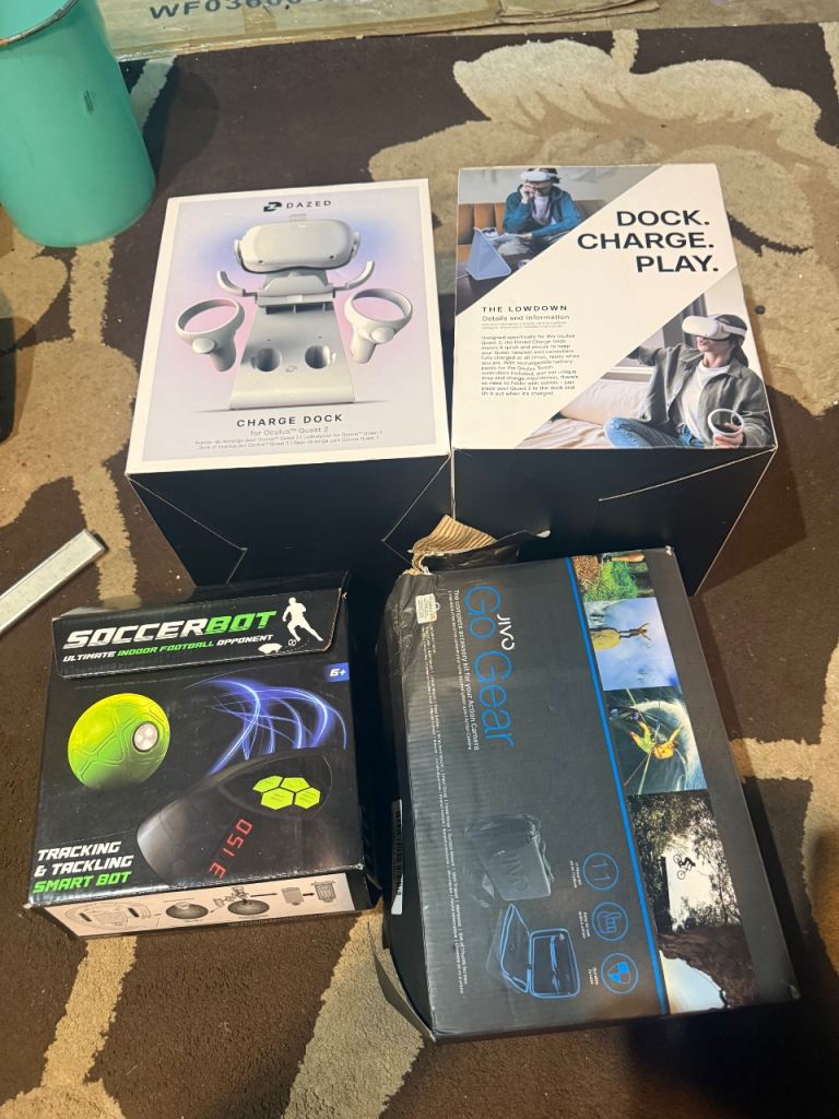 Oculus Quest 2 Charge Dock and Soccerbot – NEW