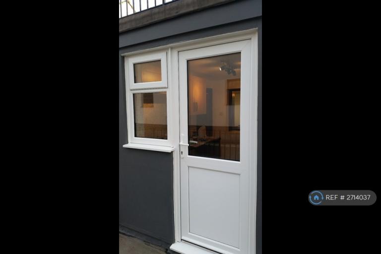 1 bedroom flat in Oxford Street, Brighton, BN1 (1 bed) (#2714037)