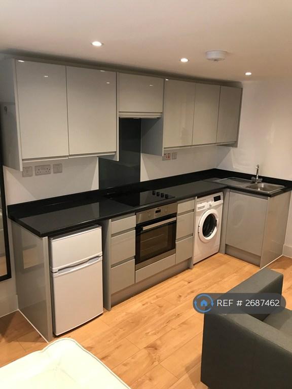 Studio flat in Barking Road, London, E6 (#2687462)