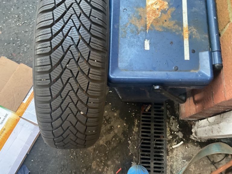 185/70/14  Continental winter tyres set of 4