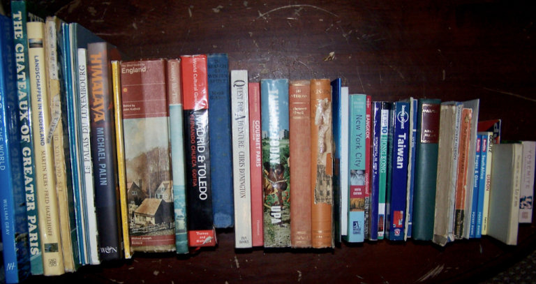 Lots of 'world' books! Guides, photography, geography, topography, travel, oceanography! Cheap! 😉