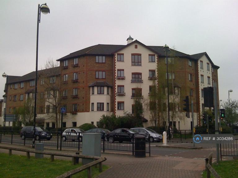 2 bedroom flat in Juniper Court, Hounslow, TW3 (2 bed) (#3034286)