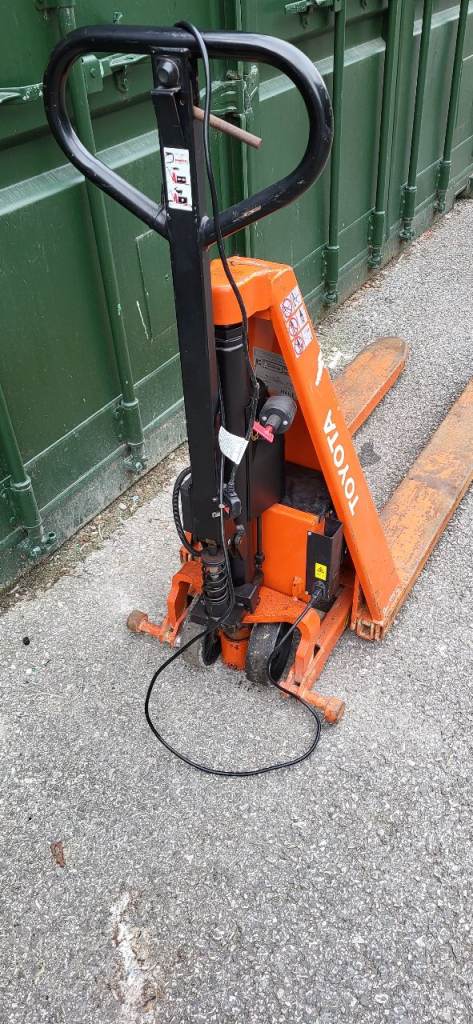 Toyota manual - electric high lift pallet truck