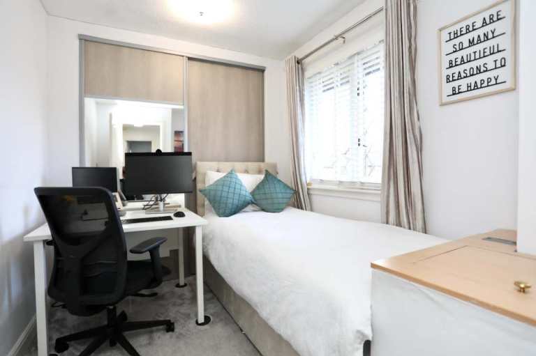LUXURY Loren Williams Single Bed Set - Paid £480 - Barely Used!