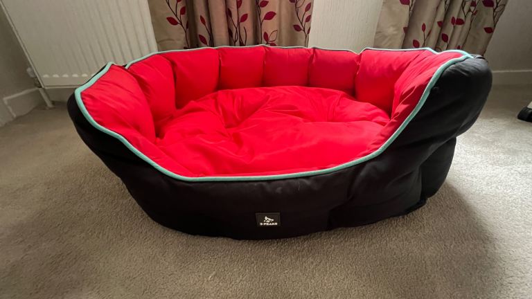 Three peaks dog bed