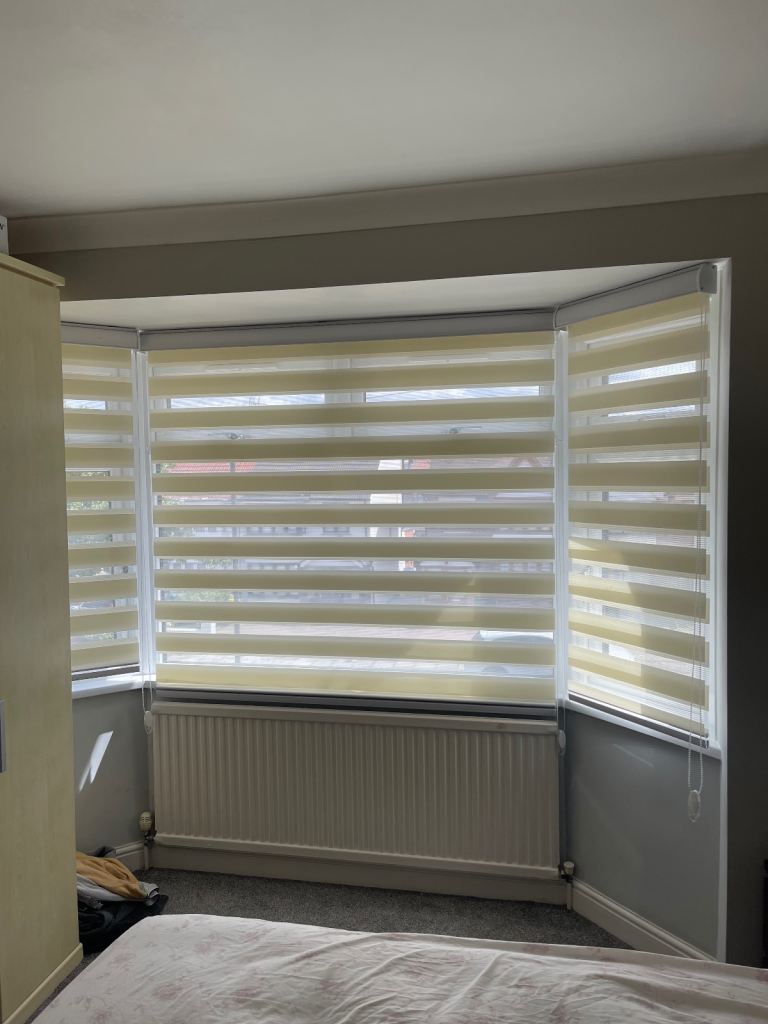 Cream Day & Night Blinds – Good Condition