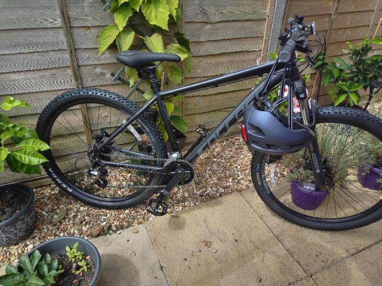 Carrera vengeance bike 27.5 inch wheels medium frame 16 gears front suspension brand new never used 
