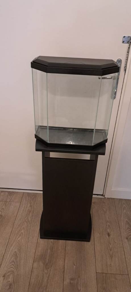 25L fish tank With cabinet, collection only North London