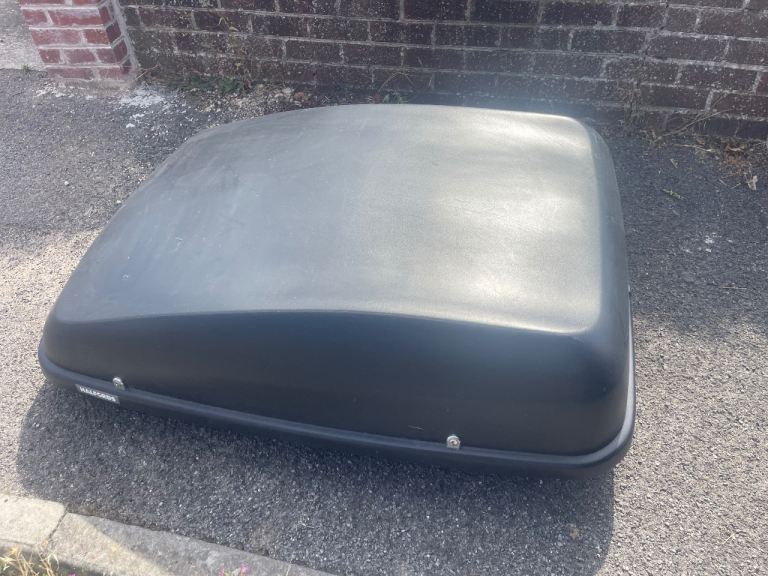 Halfords roof box 400L with 2 keys and clamps £95 