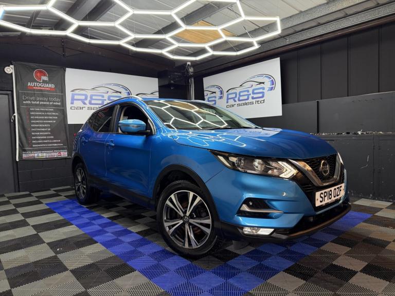 2018 Nissan Qashqai 1.3 DiG-T N-Connecta 5dr [Glass Roof Pack] HATCHBACK Petrol Manual