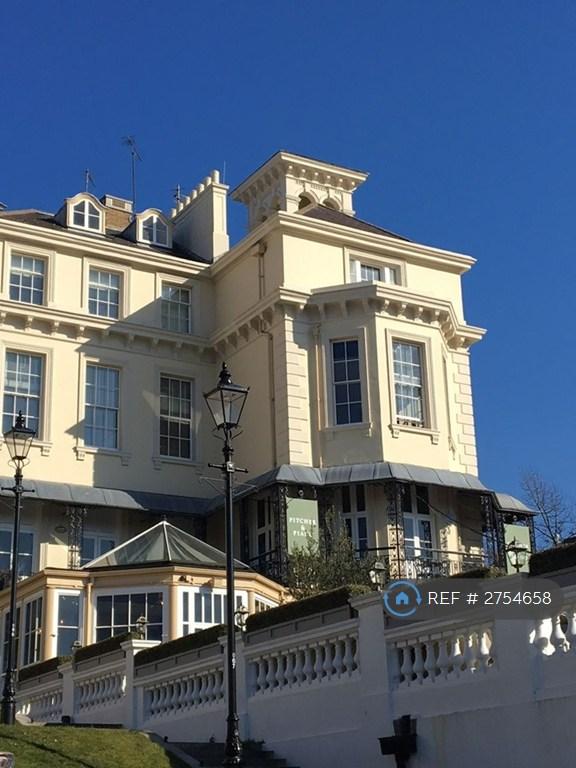 1 bedroom flat in Tower House, Richmond, TW9 (1 bed) (#2754658)