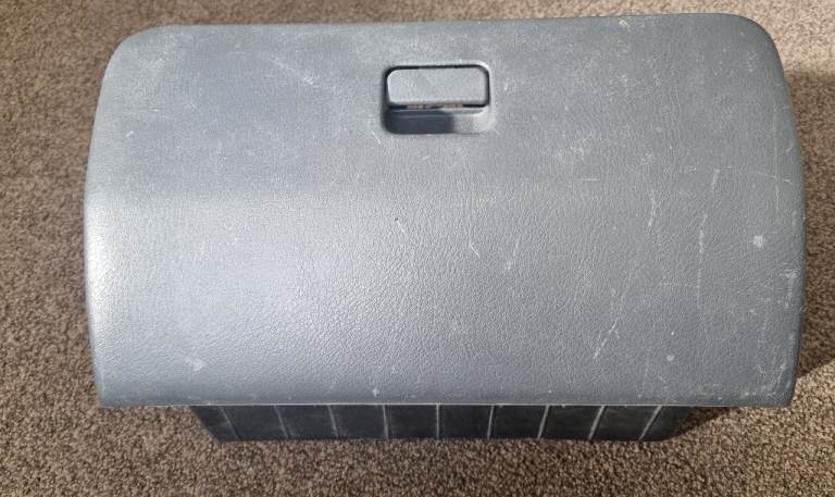 Piaggio Porter & Daihatsu HiJet - Glovebox