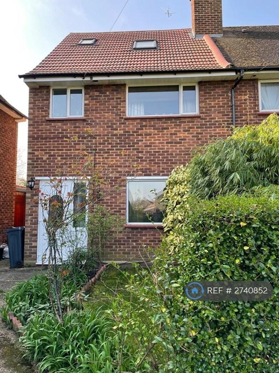 4 bedroom house in Grove Crescent, Hanworth, Feltham, TW13 (4 bed) (#2740852)