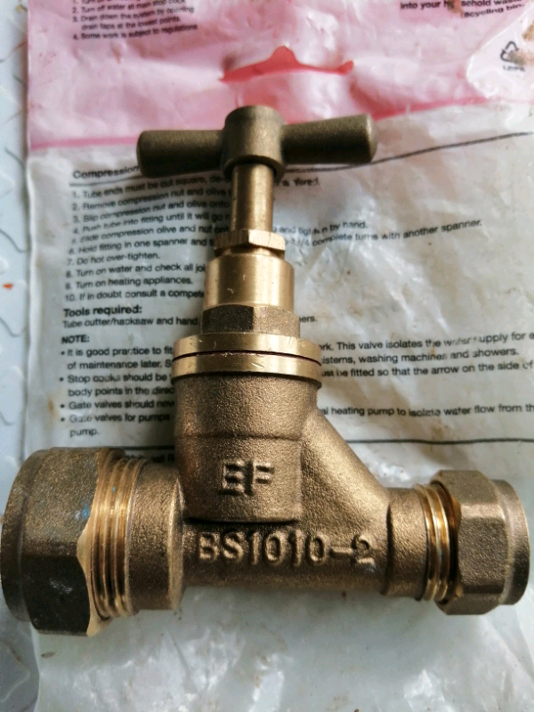 Brass compression valve 15mm x 20mm