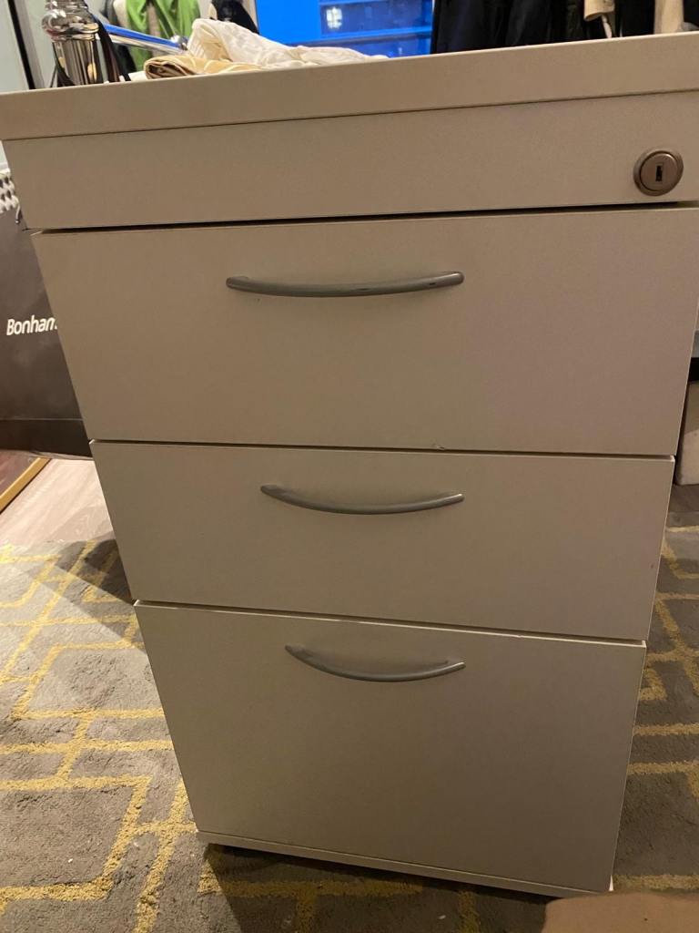 Filing cabinet 3 drawers 
