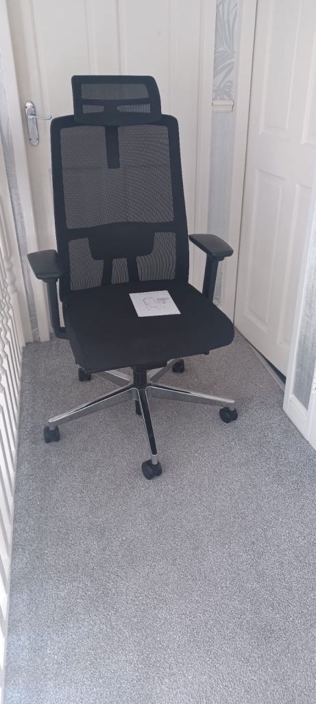 Office computer chair 