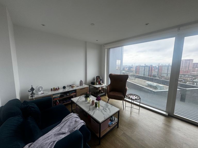 Entire 2-Bedroom High-Rise Apartment – Balcony, Near City Centre