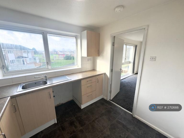 2 bedroom flat in Balmoral Grove, Hucknall, Nottingham, NG15 (2 bed) (#2712688)