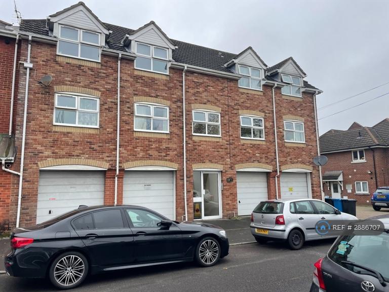1 bedroom flat in Ashley Road, Poole, BH14 (1 bed) (#2886707)